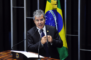 Viana destaca, no plenário, pauta dos prefeitos que estão em Brasília