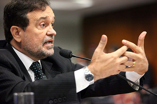 Pinheiro elogia acordo sobre piso salarial de agentes comunitários