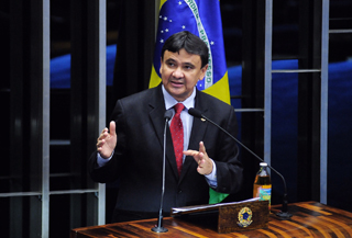 Wellington anuncia medidas para setor elétrico do Piauí