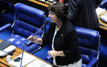 Ana Rita condena investida tucana de distorcer Bolsa Família