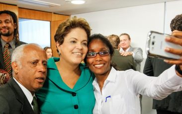 Dilma sanciona lei das cotas no concurso público