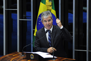 Viana aplaude investimentos do governo federal em mobilidade no Acre