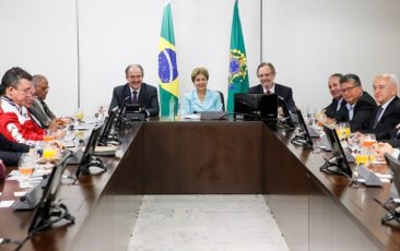 reunião dilma4f739602-6e6c-4abc-b8f4-eccf051f0e5d