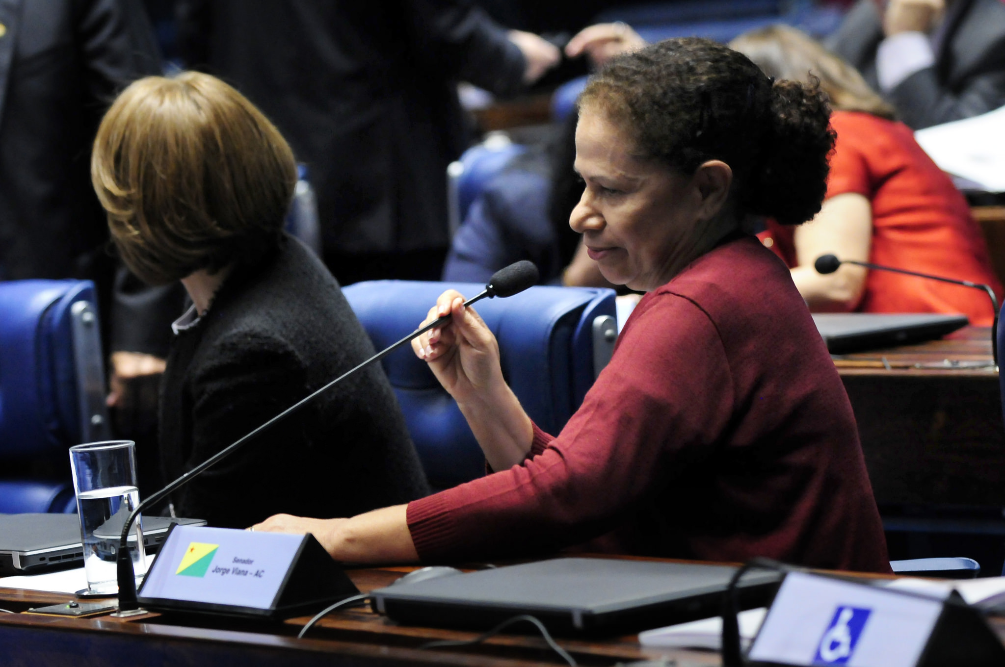 Senado aprova PEC que amplia a participação das mulheres no Legislativo