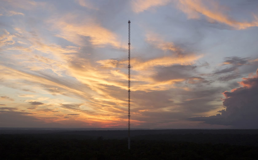 Brasil inaugura, na Amazônia, a maior torre de pesquisa climática do planeta