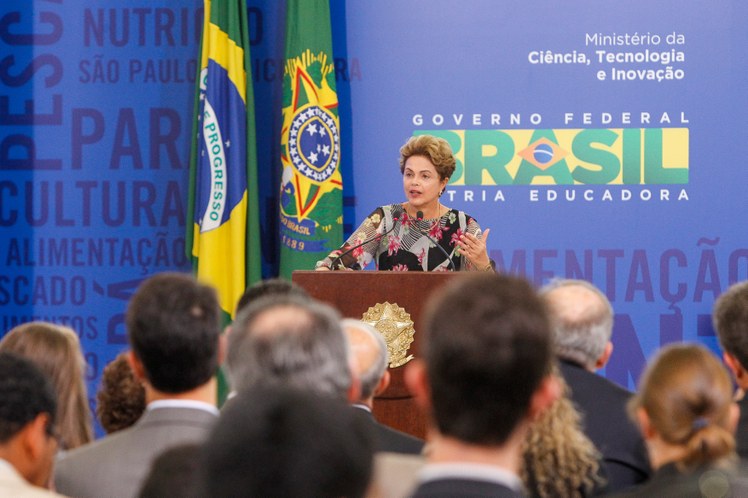 Dilma pede apoio a corte de gastos e repele golpistas do ‘quanto pior,melhor’