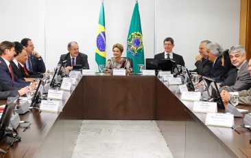 Foto-reunião-com-Dilma-e-ministros