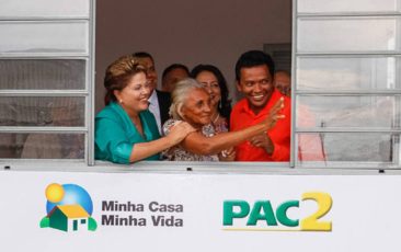 dilma 16 presidente-entrega-casas