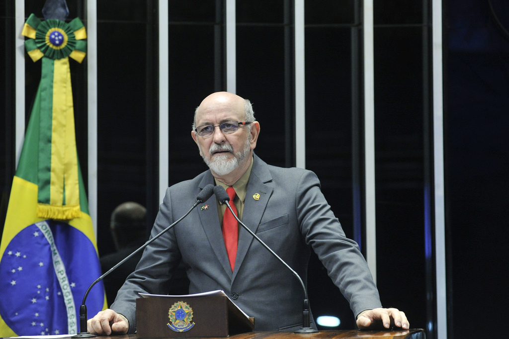 Governador do Tocantins enfrenta crise com medidas austeras, diz Donizeti