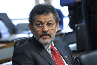 Paulo Rocha critica ação da polícia paulista:” ataque à democracia”