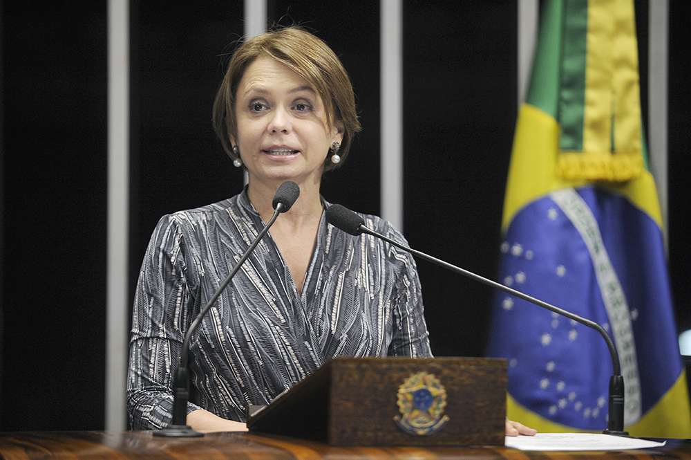 Brasil não pode pagar salários “vergonhosos” aos professores, diz Ângela