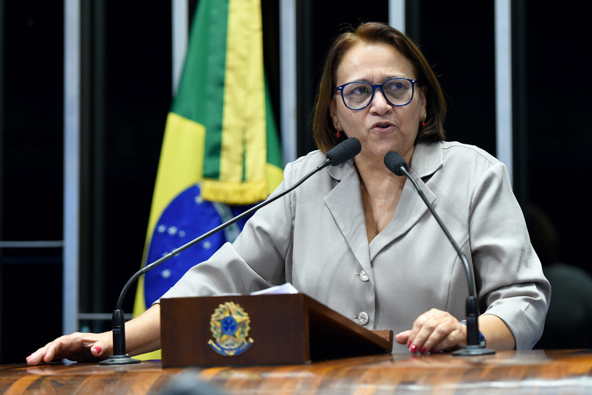 Brasil tem a pior oposição da história política, afirma Fátima Bezerra