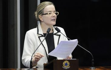 Gleisi cobra resposta do PSDB à rejeição das contas do governador do Paraná