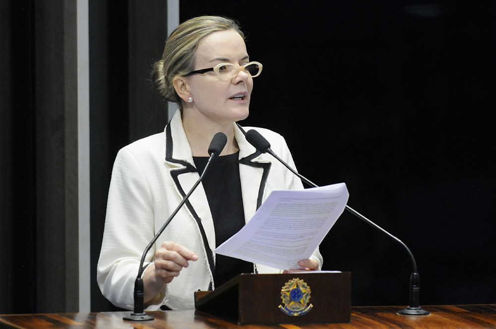 Gleisi cobra resposta do PSDB à rejeição das contas do governador do Paraná