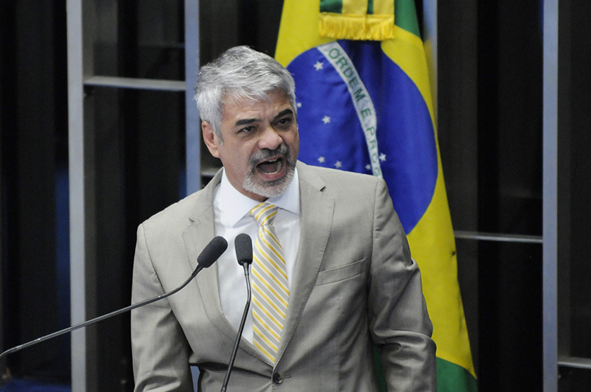 Humberto acusa: oposição é golpista, antidemocrática e não se preocupa com o Brasil