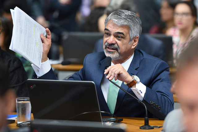 Lei dos lotéricos beneficia milhões de brasileiros, diz Humberto Costa