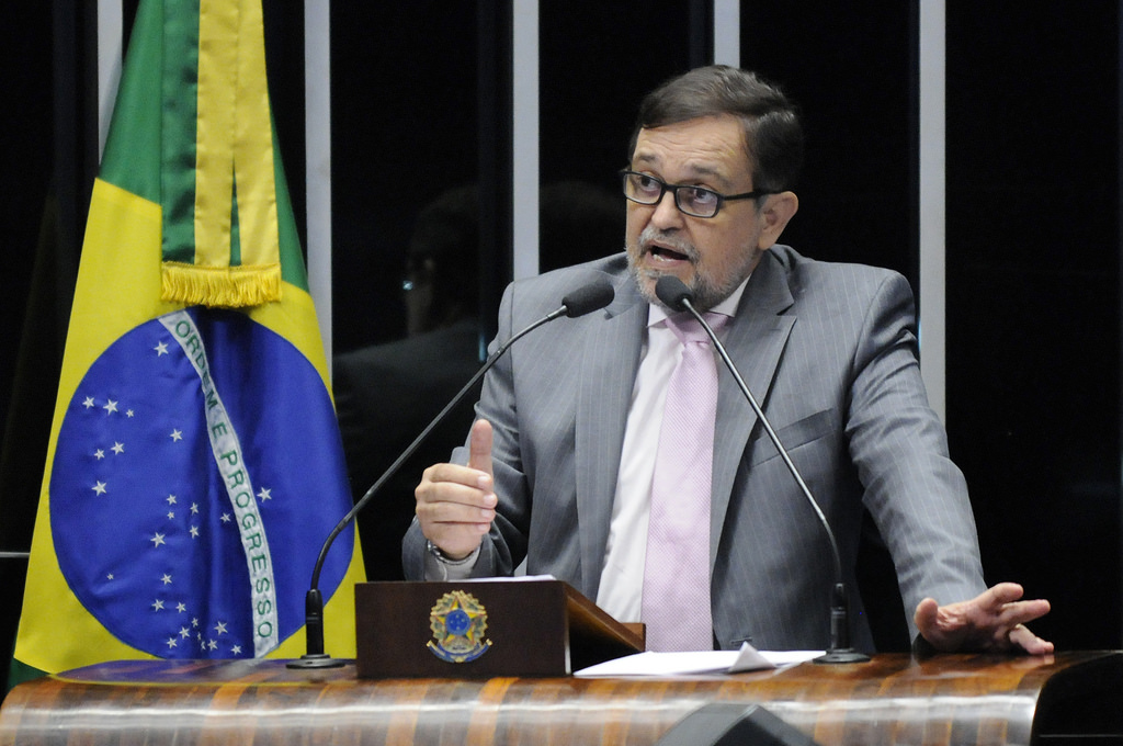 Pinheiro cobra respostas pontuais do Congresso  para saída da crise