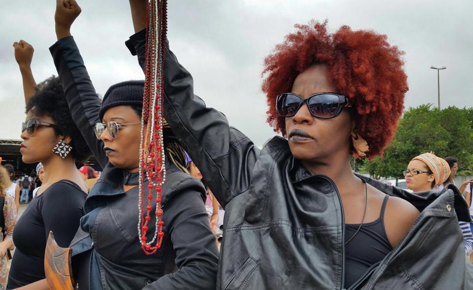 Parlamentares saúdam chegada da Marcha das Mulheres Negras ao Congresso