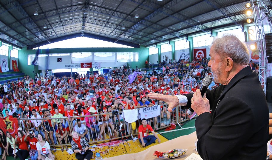 Lula a jovens: dizem que o PT acabou, vamos fazer uma pequena surpresa