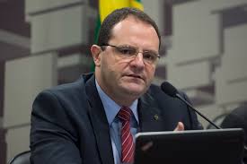 Barbosa propõe aperfeiçoar política econômica para recuperar crescimento