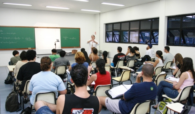 Total de estudantes universitários brasileiros cresce 25% entre 2004 e 2014