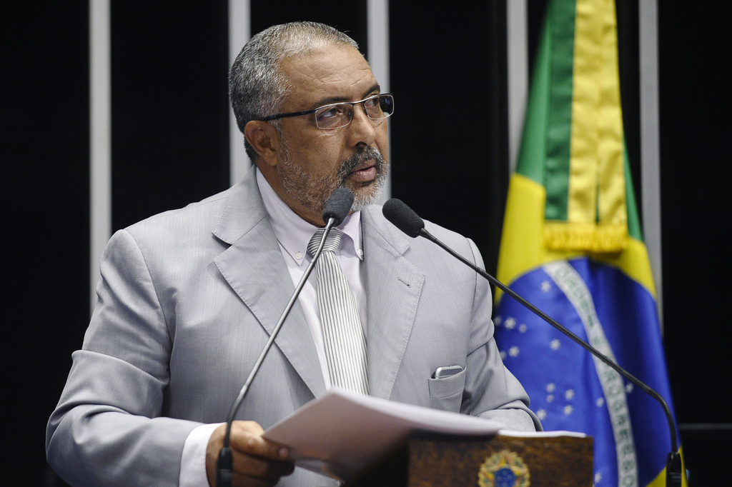 Paim reitera que é contra o impeachment da presidenta Dilma Rousseff
