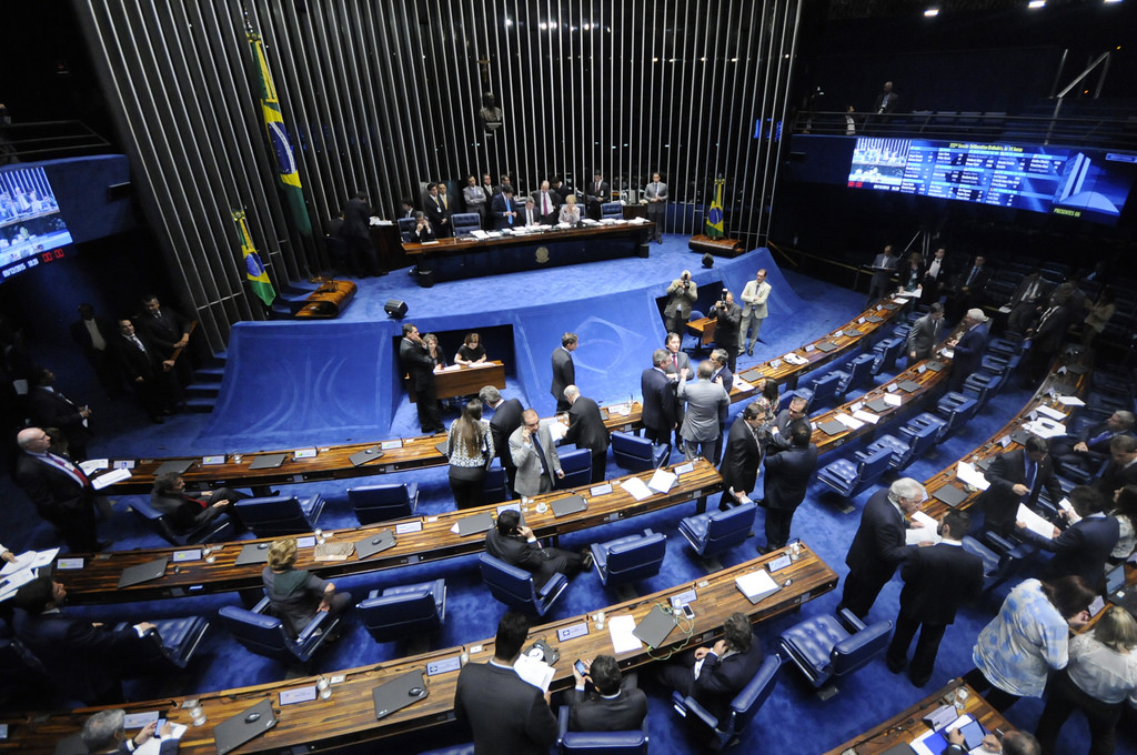 Senado aprova 30 dias de “janela” para parlamentares que queiram mudar de partido