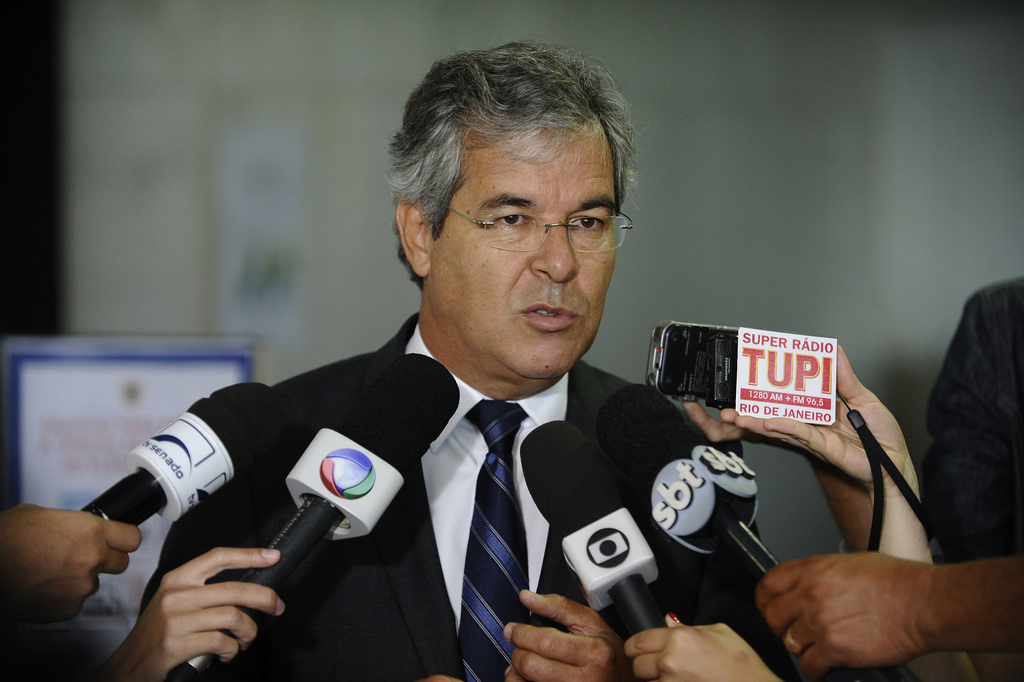 Pedidos de golpe refletem inconformismo com quatro mandatos do PT, diz Viana