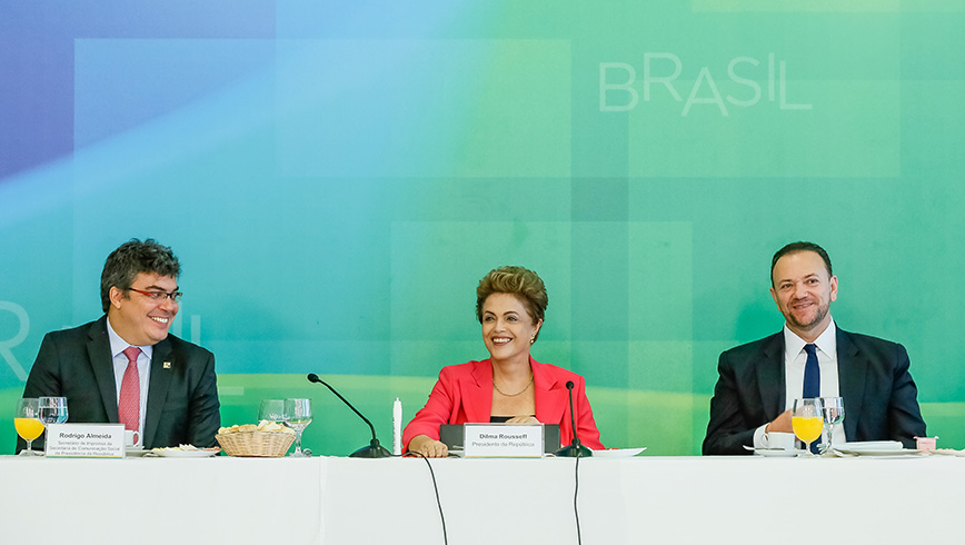 Governo buscará reequilíbrio fiscal para atrair investimento em 2016, diz Dilma