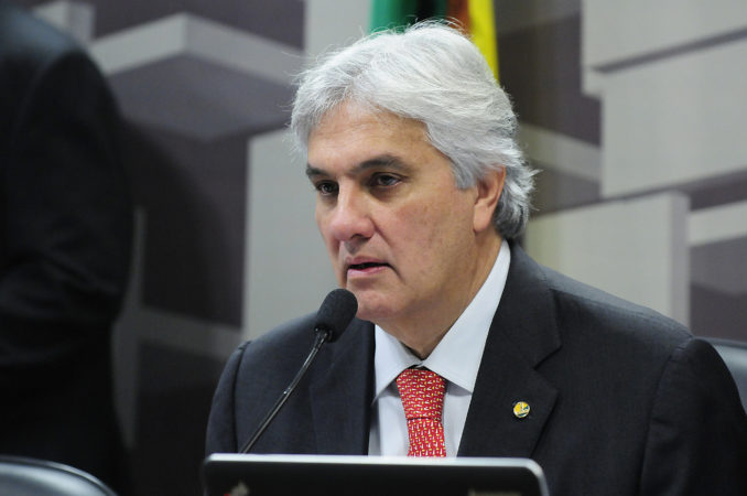 Senador Delcídio do Amaral tem prisão preventiva revogada pelo Supremo