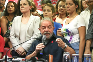 Ponto por ponto, defesa de Lula rebate promotores da Lava-Jato