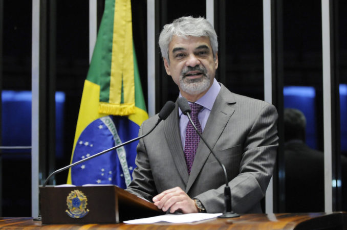 Humberto pede serenidade a políticos e militantes: “é hora de sentarmos à mesa”