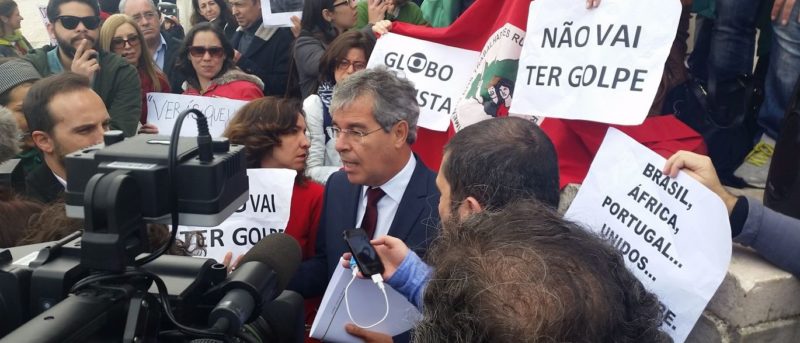 Em Portugal, Viana denuncia golpe – e pede calma e obediência à Constituição