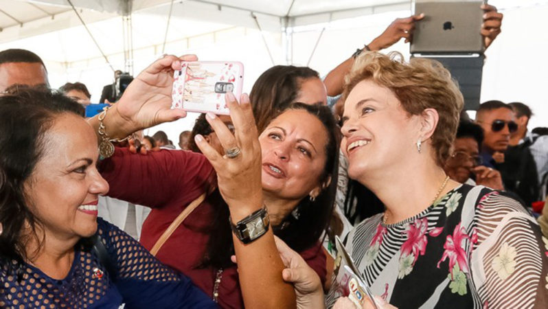 Dilma diz que impeachment é pretexto para cortar verbas de programas sociais