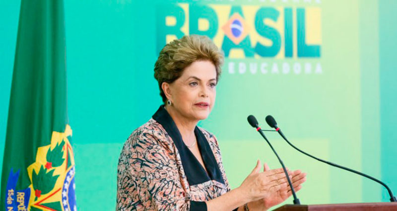 Brasil tem um veio golpista adormecido, diz Dilma a jornalistas estrangeiros