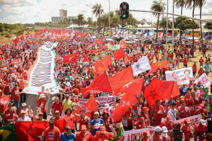 Resolução do PT chama mobilização para deter o golpe contra a democracia