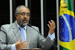 Crise brasileira não será resolvida sem a participação do povo, defende Paim