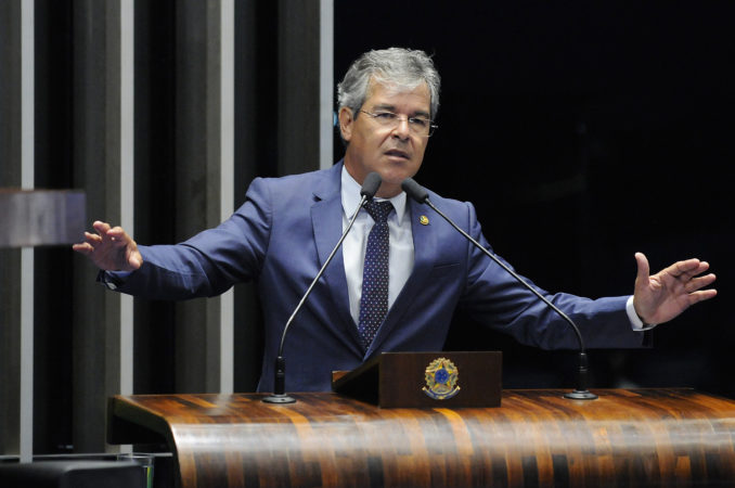 Síntese do governo provisório  é uma crise atrás da outra, aponta Jorge Viana
