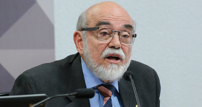 “Impeachment tem o cofre e o cérebro fora do País”, acusa Marcello Lavenère