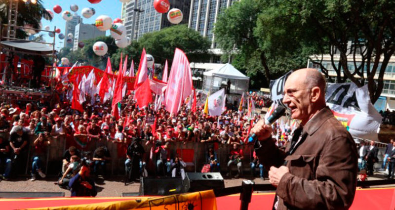 Caminho é a união contra o governo-títere e ilegítimo, afirma Rui Falcão