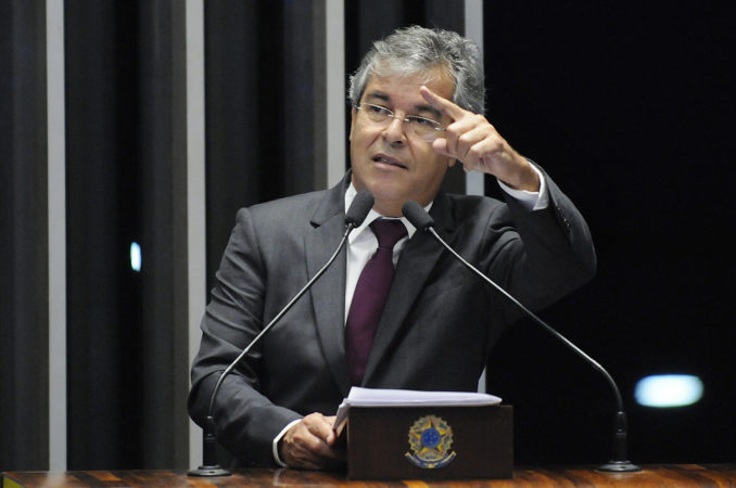 Marcha da insensatez não pode atropelar conquista dos brasileiros, diz Viana