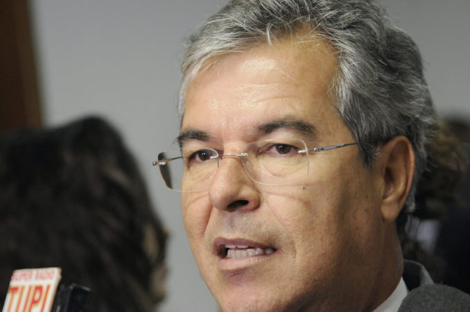 Sem Cunha, provável governo Temer pode acabar antes de começar, diz Viana