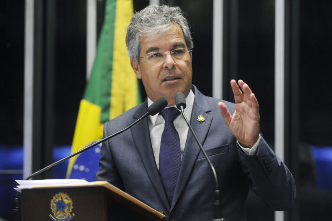 Empoderar o fisiologismo não pode ser solução para o Brasil, diz Viana