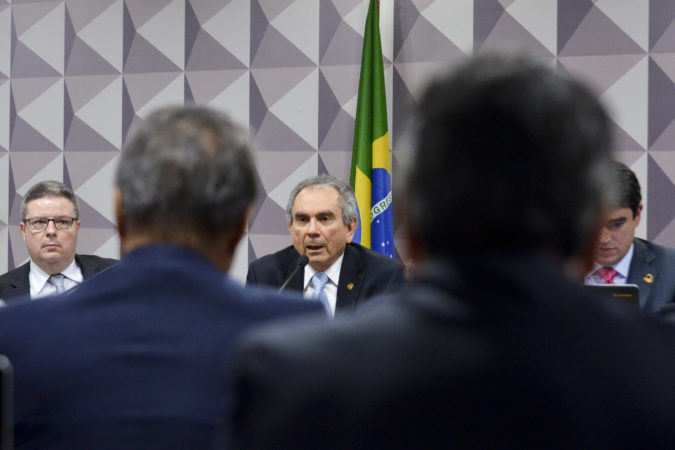 Em comissão, golpistas tratoram para barrar provas que inocentam Dilma
