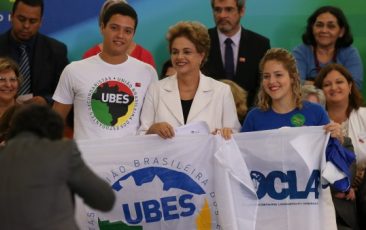 dilma-movimentos-educa----o-democracia-contra-golpe-Foto-LulaMarquesAg--nciaPT-4-600x338