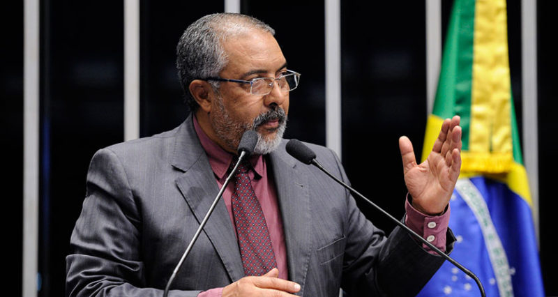 Paulo Paim registra manifesto de ministros em defesa de direitos trabalhistas