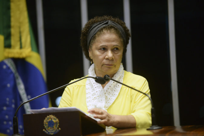 Regina denuncia catimba pró-impeachment para tirar senadores do sério