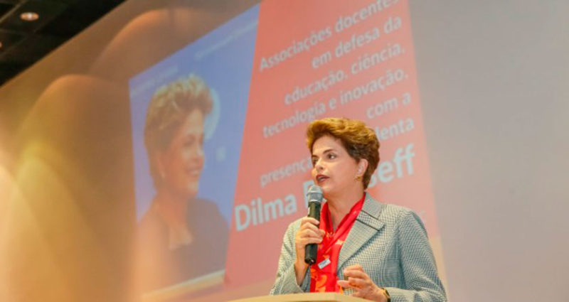 “Escola sem Partido é escola sem alma, sem debate, sem posição”, acusa Dilma