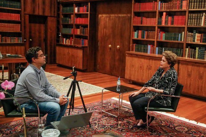 Grande mídia participou como protagonista do golpe, afirma Dilma a blog