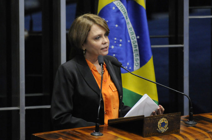 Ângela Portela critica ataques do governo golpista à educação brasileira